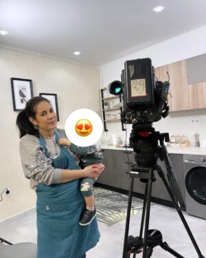 Mouni Bouallam Instagram - Petit bébé machaalah ja pour m’encourager chwiya 😍 W rat bien sûr 🥰
à votre  avis chkoun le gagnant ce soir ?
@udpp_eldjazair