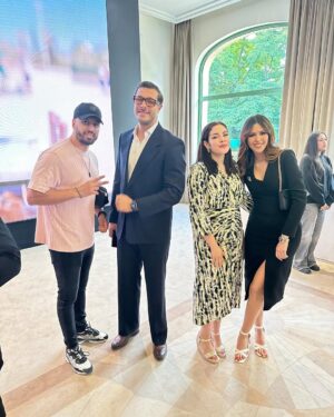 Mouni Bouallam Instagram - Un honneur d’avoir été invité par l’ambassadeur  Monsieur Said Moussi  pour célébrer avec fierté notre 62ème anniversaire d’indépendance 🇩🇿avec mes amis et compatriotes à Paris 
Tahya eldjazayer 💪🇩🇿❤️😍
@djsnake @sherazade.laoudedj 
@ramzi.zangacrazy @mimouni.amiine