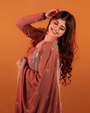 Mridhula korapati Instagram - In a state of mind called bliss ✨

Outfit : @surtisilk 
Photography : @studiolumieres @kickyoga