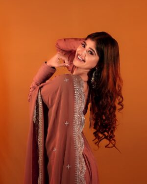 Mridhula korapati Instagram - In a state of mind called bliss ✨

Outfit : @surtisilk 
Photography : @studiolumieres @kickyoga