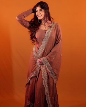 Mridhula korapati Instagram - Grateful for the little things that make life big ✨

Outfit : @surtisilk 
Photography : @studiolumieres @kickyoga