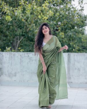 Mridhula korapati Instagram - 💚

📸 @studiolumieres