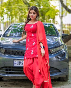 Muskan Shaikh Instagram - Comment’s your fav?❤️

Pic edit : @mr_devil74_ 🎨

Pic click : @vazeerart 📸

Suit : @dress_by_chavi 👗