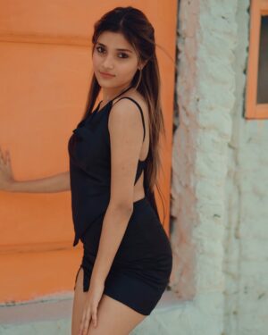 Muskan Shaikh Instagram - Comment’s YOUR FAV : Karan Aujla / Badshah?🖤

#lifestyle #model #fashionstyle #likesforlike #instagood #postoftheday #viral
