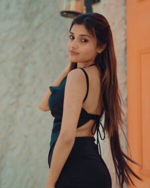 Muskan Shaikh Instagram - Comment’s YOUR FAV : Karan Aujla / Badshah?🖤

#lifestyle #model #fashionstyle #likesforlike #instagood #postoftheday #viral