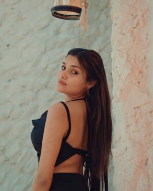 Muskan Shaikh Instagram - Comment’s YOUR FAV : Karan Aujla / Badshah?🖤

#lifestyle #model #fashionstyle #likesforlike #instagood #postoftheday #viral