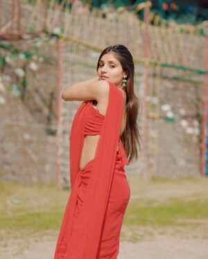 Muskan Shaikh Instagram - Desi girl🫶 comment’s your fav pic?💓

Saree: @dress_by_chavi 
Pc: @vazeerart 

#instagood #instalike #likesforlike #photoshoot #modeling #postoftheday