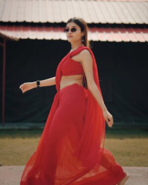 Muskan Shaikh Instagram - Desi girl🫶 comment’s your fav pic?💓

Saree: @dress_by_chavi 
Pc: @vazeerart 

#instagood #instalike #likesforlike #photoshoot #modeling #postoftheday