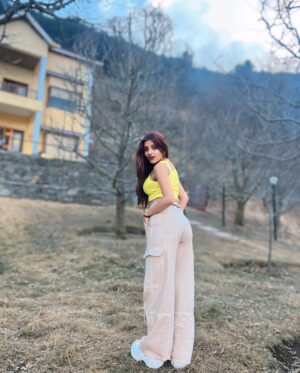 Muskan Shaikh Instagram - Comments your fav female singer?♠️🪸

#instagood #fashionstyle #viral #postoftheday #model
