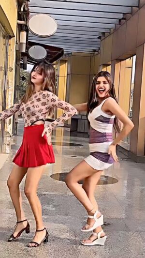 Muskan Shaikh Instagram - Bhojpuri fans kha h? 🍒❤️ 

#ashi #reelitfeelit #trendingreels #explore #bhojpuri #bhojpurireels