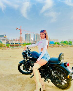 Muskan Shaikh Instagram - Life’s too short to blend in. Stand out with your outfit.💋😻

Edit : @mr_devil74_ 

#instagood #instadaily #fashion #postoftheday #likesforlike