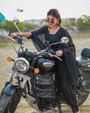 Muskan Shaikh Instagram - Long Drive Pe Chalna Hai Kisi ko?🏍️

Edit : @mr_devil74_ 
Click : @vazeerart 

#reelkarofeelkaro #viralvideos #reelsinstagram