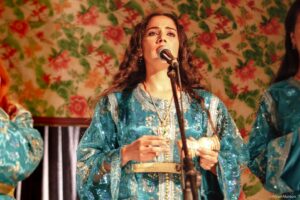 Nadia Kounda Instagram - Il y’a quelques années nous avons tourné le film « Mon père n’est pas mort » et voilà qu’il sort dans les salles de cinéma bientôt 🇲🇦

Réalisé par @adil_el_fadili_ 
Avec @abdenbielbeniwi.officiel @lotfi_omar @hibahaddou @fatimaattif 

Milles merci pour ces souvenirs @maroon_ahlam 📸