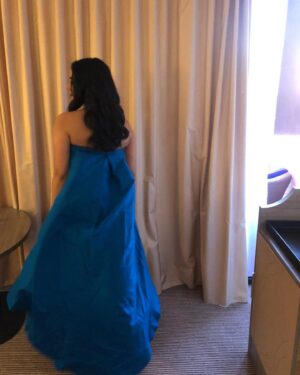 Nadia Kounda Instagram - Throwback ✨OPENING ceremony at the @marrakechfilmfestival 
Total look par mon cher  @mrdrissi 
Ce bleu 🥹😍