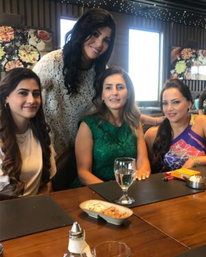Nadine Salameh Instagram - Thank you my lovely friends you made my day