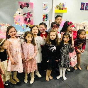 Nadine Salameh Instagram - قطعة من قلبي ونعمة ربي بحبك اد الدنية كلها الله يحميكي انتي وبيلا وكل عيد وانت بخير والسعادة ترافقك وتضلها نجوم السما مرافقتك كل سنه وانت بنتي الغاليه مينيسا❤️️