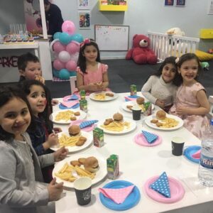 Nadine Salameh Instagram - قطعة من قلبي ونعمة ربي بحبك اد الدنية كلها الله يحميكي انتي وبيلا وكل عيد وانت بخير والسعادة ترافقك وتضلها نجوم السما مرافقتك كل سنه وانت بنتي الغاليه مينيسا❤️️