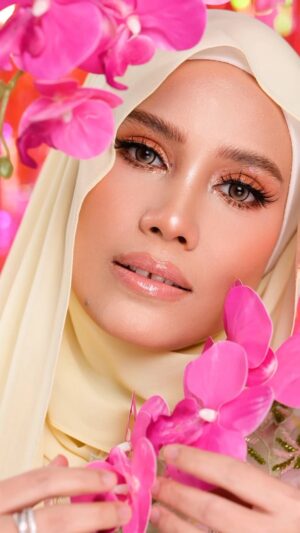 Nadiya Nisaa Instagram - ramadhan DAY 13: @nadnisaa request nak look SWEET PRINCESS la!!😍❤️ ehem2x! mariiii!! 

yg nak join contest, dah boleh recreate mana2 makeup 30 selebriti ni nanti, malam raya sy bankin rm5k ke acc anda! dan beberapa org akan memenangi product raya dr @alhaalfacosmetics_hq !!jeng3x!! jangan lupa TAG sy dan video wajib ada hastag #30ramadhan30selebriti30makeupRAYA OK!