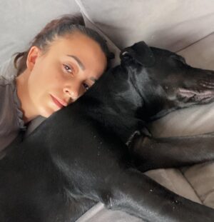 Naiara Awada Instagram - Desde mis 15 a mis veinti pico estaba muy angustiada , tenia ansiedad .. lloraba , tenia miedo.. lo unico que me rescataba era actuar .
Filmar peliculas , estudiar teatro. 
Despues entre en un camino que no me hacia feliz . Ser mediatica a cualquier costo . Vivia del afuera y solo queria pertenecer. Querer ser “famosa” mis metas se achicaron, mi corazon se apago. Vivia leyendo comentarios feos y solo se alimentaba mi EGO.
A mis 23 aparecio mi gran maestro. El amor de mi vida “marido” un completo desconocido que me mostró una forma distinta a la que conocia . Un lugar seguro. Lleno de paz y amor . El martes rescató de la autopista a una bebe perro . Otra completa desconocida y sin dudarlo sali corriendo a buscarla . Me la traje a casa y la cuide , le di amor y sane su alma al igual que marido conmigo en 2018 . Hoy entendi . Todos podemos tomar decisiones distintas . No existe la SUERTE existe trabajar fuerte con uno para ser feliz y rodearse de amor. No es mas que DECISIONES. 
Gracias dios por enseñarme tanto. Hoy no quiero ser famosa . Quiero ser lo que soy. COMUNICADORA. Gracias a todos por su apoyo y seguir mi camino. Esto recien empieza! Pronto vuelvo a actuar y estoy donde quiero estar en tv. 📺 decidi bien. Ahora soy feliz incluso en mis crisis.
Nai