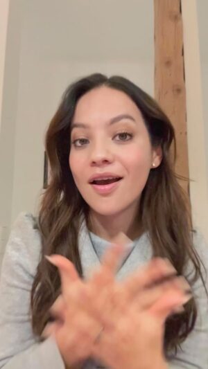 Natalia Reyes Instagram - OJO CON LAS UÑAS 💅 ACRÍLICAS!
A parte de no dejarme ni abrir un sobre, la cantidad de tóxicos, microplásticos y efectos secundarios me ha dejado 🤯 
Para desplastificar el planeta tenemos que empezar por desplastificar nuestros cuerpos!
A alguien más le ha pasado?

•

BE CAREFUL WITH ACRYLIC NAILS!
Besides not even letting me open an envelope, the amount of toxins, microplastics, and side effects has left me 🤯
To de-plasticize the planet, we have to start by de-plasticizing our bodies!
Has this happened to anyone else?

#Desplastifícate #NaturalBeauty #UñasAcrilicas #sostenibilidad