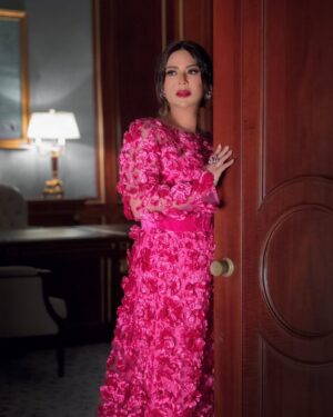Nawal El Kuwaitia Instagram - عيدكم مبارك حبايبي وكل عام وانتوا بخير، وعسى ربي يتقبل منكم صالح الأعمال وعساكم من العايدين 🤍
‫#عيد_الفطر_المبارك‬
