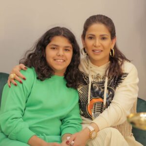 Nawal El Kuwaitia Instagram - روح وقلب أمها حنينه .. 
كل عام وأنتِ بخير بنيتي وعسى الله يطول بعمرك ولايحرمني وجودك بحياتي ياحياتي 
💜💜💜💜💜💜🌸🌸🌸🌸🌸🌸
‏@haneenalarouj