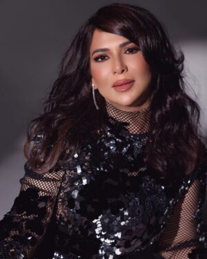 Nawal El Kuwaitia Instagram - Make up: @nadamakeup8
‎‏Hair: @jameela_hairstyle
‎‏Stylist: @khalilzein.official
‎‏Photographer: ‏@hala.mja
Dress: @saudijawahir توم فورد - سنتريا مول