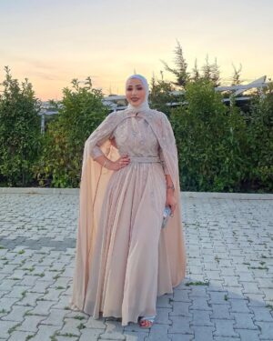 Nedaa Sharara Instagram - .. بعض الغياب فيه حضور اكثر 

Makup salon @maskarasalontr 
Dress @bayan_aladili_designer