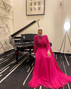 Nedaa Sharara Instagram - 🤍إطلالتي بحفل اليوم 

زفاف الاخ والصديق يزن النوباني والجميلة لينا 
الف مبروك حياييي الله يهنيكم 🤍

شكرا بيان العديلي على الفستان الحلو 
@bayan_aladili_designer 
وشكرا دارين بدره ع الميكب الرائع 
@makeup_by_dareen
