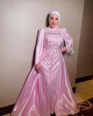 Nedaa Sharara Instagram - 💕 نقيةً 🌸 ينبتُ الورد في خطوتِها 

Makup @noor.anabh.makeup 🌸
Dress @bayan_aladili_designer 🌸