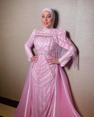 Nedaa Sharara Instagram - 💕 نقيةً 🌸 ينبتُ الورد في خطوتِها 

Makup @noor.anabh.makeup 🌸
Dress @bayan_aladili_designer 🌸