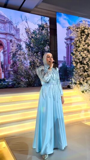 Nedaa Sharara Instagram - 💙🦋

فستاني من القمر @bayan_aladili_designer