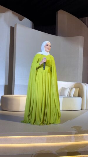 Nedaa Sharara Instagram - قلت اهدي لحالي هالأغنيه 😆 

نور ابدعت بالمكيب 🌸
شغلها بجنن @noor.anabh.makeup
وبيان كمان بالفستان 
@bayan_aladili_designer