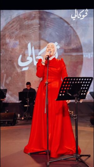 Nedaa Sharara Instagram - ومعاك الدنيا رايقة وضحكالي 🎶💕
#نداء_شرارة #فوكالي