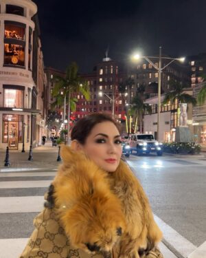 Nia Daniati Instagram - Bismillah… Melangkah Maju dengan Harapan yang indah,Mencintai Diri Sendiri Lebih Penting daripada Mencintai Orang Lain,Don’t Look Back with Regret,Look Foward with Hope,… 2024 Bahagia,Semangat 😉👌😇💖💖💖