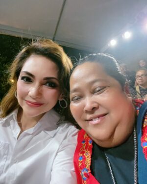 Nia Daniati Instagram - Selamat Ulang Tahun mas @si.rano 🎂💐😇🎂Barakallah Fii Umrik … Semoga Sukses dalam Pilkada CaWaGuB DKI jakarta amiiiin yra 😇💖 @dewiranokarno Sukses ya acara nya 💖💐