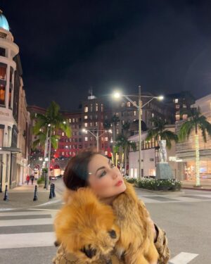 Nia Daniati Instagram - Bismillah… Melangkah Maju dengan Harapan yang indah,Mencintai Diri Sendiri Lebih Penting daripada Mencintai Orang Lain,Don’t Look Back with Regret,Look Foward with Hope,… 2024 Bahagia,Semangat 😉👌😇💖💖💖
