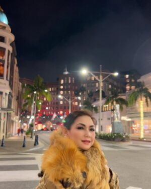 Nia Daniati Instagram - Bismillah… Melangkah Maju dengan Harapan yang indah,Mencintai Diri Sendiri Lebih Penting daripada Mencintai Orang Lain,Don’t Look Back with Regret,Look Foward with Hope,… 2024 Bahagia,Semangat 😉👌😇💖💖💖