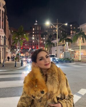 Nia Daniati Instagram - Bismillah… Melangkah Maju dengan Harapan yang indah,Mencintai Diri Sendiri Lebih Penting daripada Mencintai Orang Lain,Don’t Look Back with Regret,Look Foward with Hope,… 2024 Bahagia,Semangat 😉👌😇💖💖💖