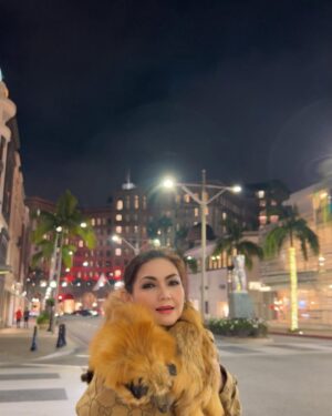 Nia Daniati Instagram - Bismillah… Melangkah Maju dengan Harapan yang indah,Mencintai Diri Sendiri Lebih Penting daripada Mencintai Orang Lain,Don’t Look Back with Regret,Look Foward with Hope,… 2024 Bahagia,Semangat 😉👌😇💖💖💖