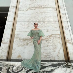 Nia Daniati Instagram - Selamat ber Hari Minggu bersama Orang Minggu bersama Orang”” tercinta love you all 💖💖💖#Gown#kopakaofficial#designer#