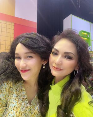 Nia Daniati Instagram - Acara hari ini @pasbukafm_trans7 Host @ayutingting92 @andreastaulany @suryainsomnia