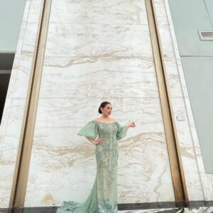 Nia Daniati Instagram - Selamat ber Hari Minggu bersama Orang Minggu bersama Orang”” tercinta love you all 💖💖💖#Gown#kopakaofficial#designer#