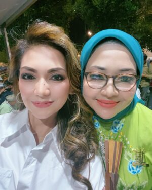 Nia Daniati Instagram - Selamat Ulang Tahun mas @si.rano 🎂💐😇🎂Barakallah Fii Umrik … Semoga Sukses dalam Pilkada CaWaGuB DKI jakarta amiiiin yra 😇💖 @dewiranokarno Sukses ya acara nya 💖💐