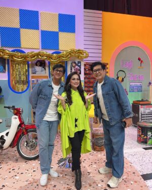 Nia Daniati Instagram - Acara hari ini @pasbukafm_trans7 Host @ayutingting92 @andreastaulany @suryainsomnia