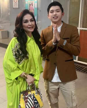 Nia Daniati Instagram - Acara hari ini @pasbukafm_trans7 Host @ayutingting92 @andreastaulany @suryainsomnia