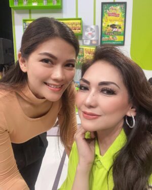 Nia Daniati Instagram - Acara hari ini @pasbukafm_trans7 Host @ayutingting92 @andreastaulany @suryainsomnia