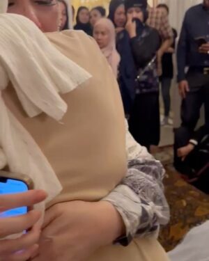 Nia Daniati Instagram - Selamat Jalan Puput Sayang 😭insyaAllah Surga menantimu 🤲mohon doa nya utk almh Putri Zizi Novianti binti Novel Bawaeel Alfatihah….,…,…, amiiiiiin 🤲🙏😇😭😭💐