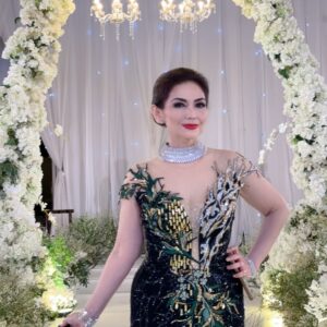 Nia Daniati Instagram - Selamat Sore Sahabat”” IG Kesayangan Selamat Ber aktifitas… Gown ini Suka bangets 😍🙏Terima Kasih @kopaka.bridal koko KeSayangan…. Sukses terus 💖