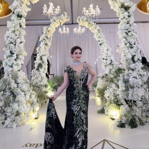 Nia Daniati Instagram - Selamat Sore Sahabat”” IG Kesayangan Selamat Ber aktifitas… Gown ini Suka bangets 😍🙏Terima Kasih @kopaka.bridal koko KeSayangan…. Sukses terus 💖